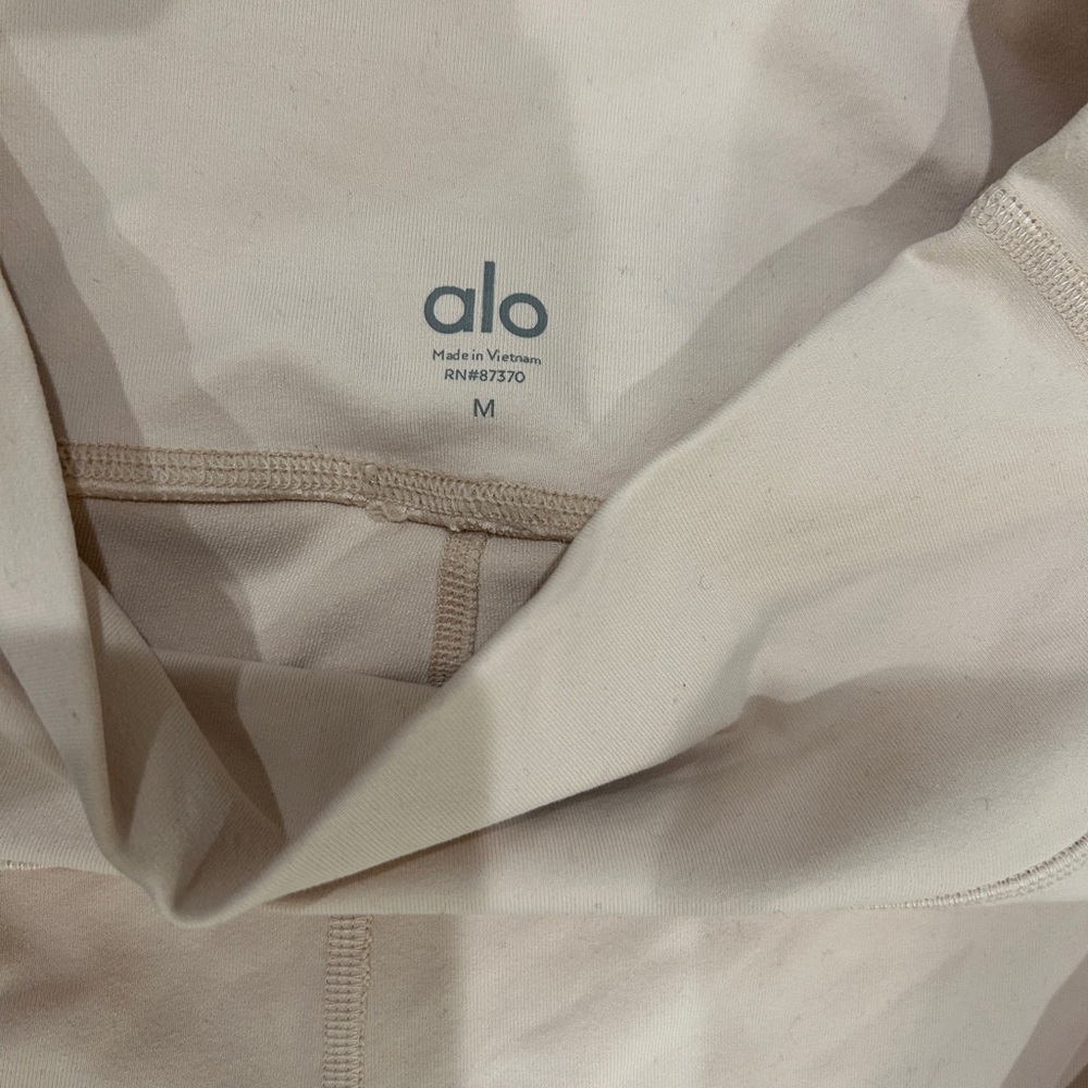 Women’s ALO Yoga High-Waist Airbush Leggings - Picture 5 of 5
